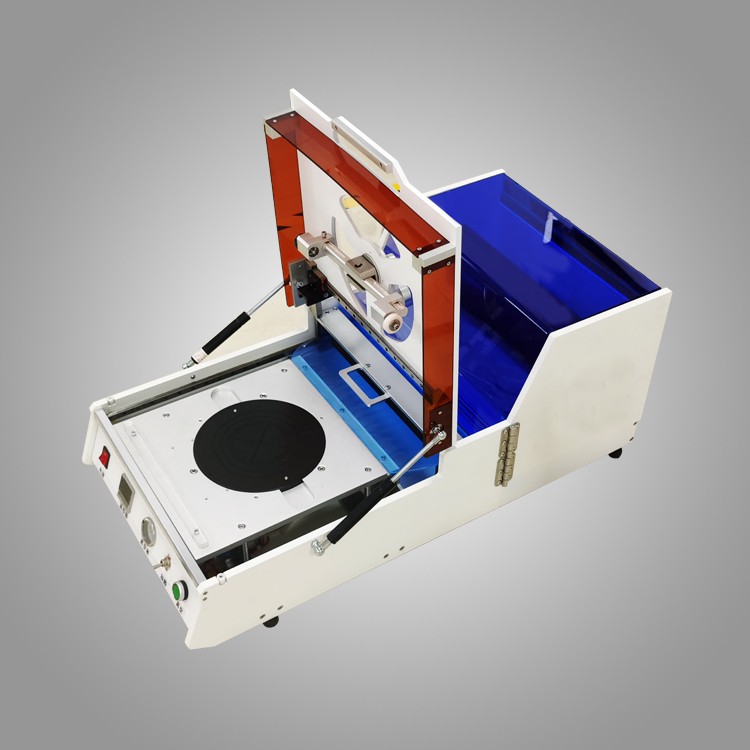 晶圓切割主要包括：貼膜、切割、解UV膠