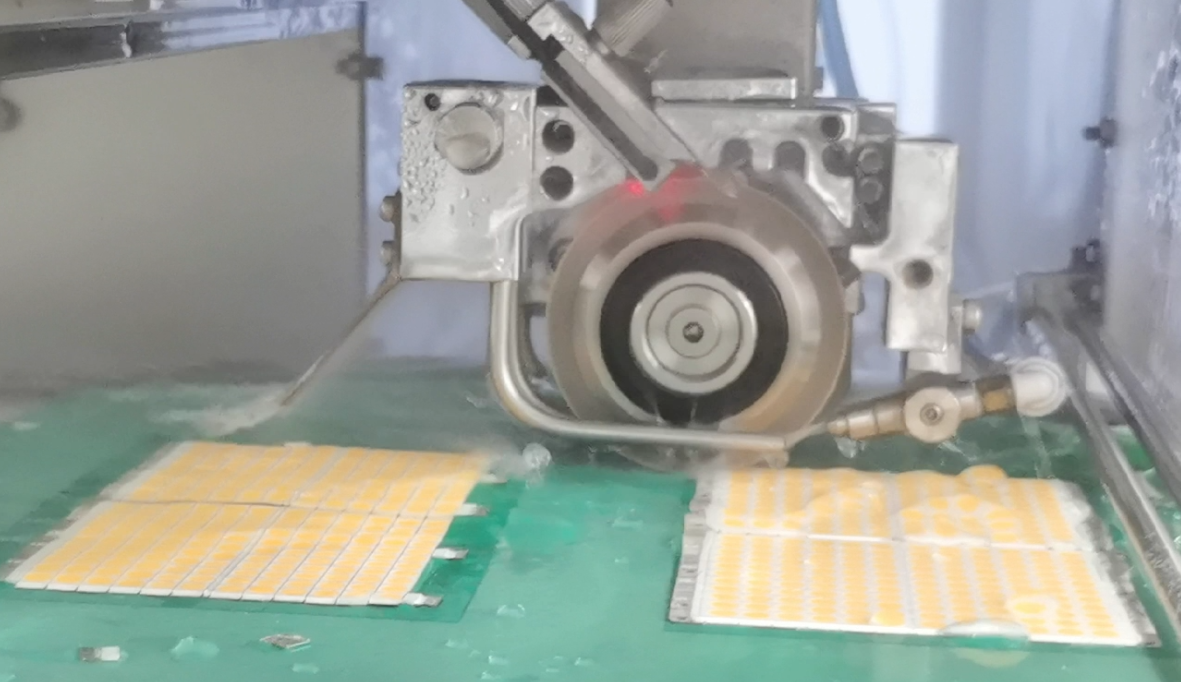 博捷芯劃片機在LED燈珠EMC支架中切割應用